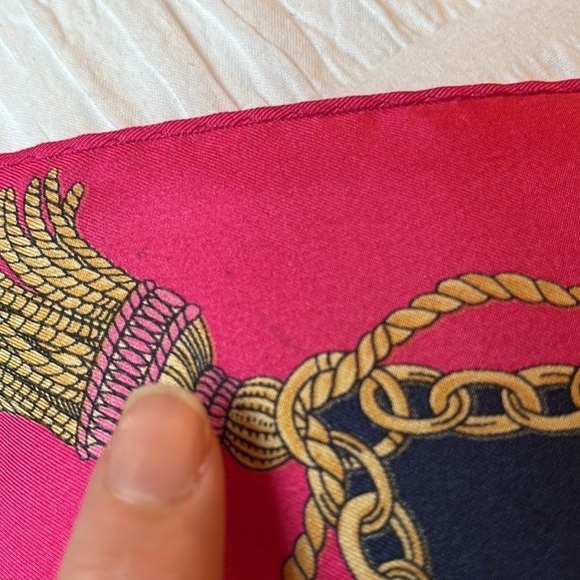 OSCAR by OSCAR DE LA RENTA Signed Silk Scarf Pink Purple Vibrant Floral Luxury - Picture 13 of 14